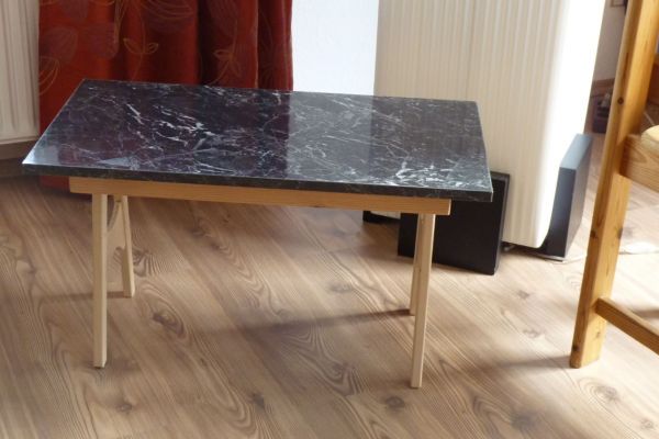 petite-table-basse178E3CF5E-DA55-A9B6-A3DD-5C438F52485E.jpg